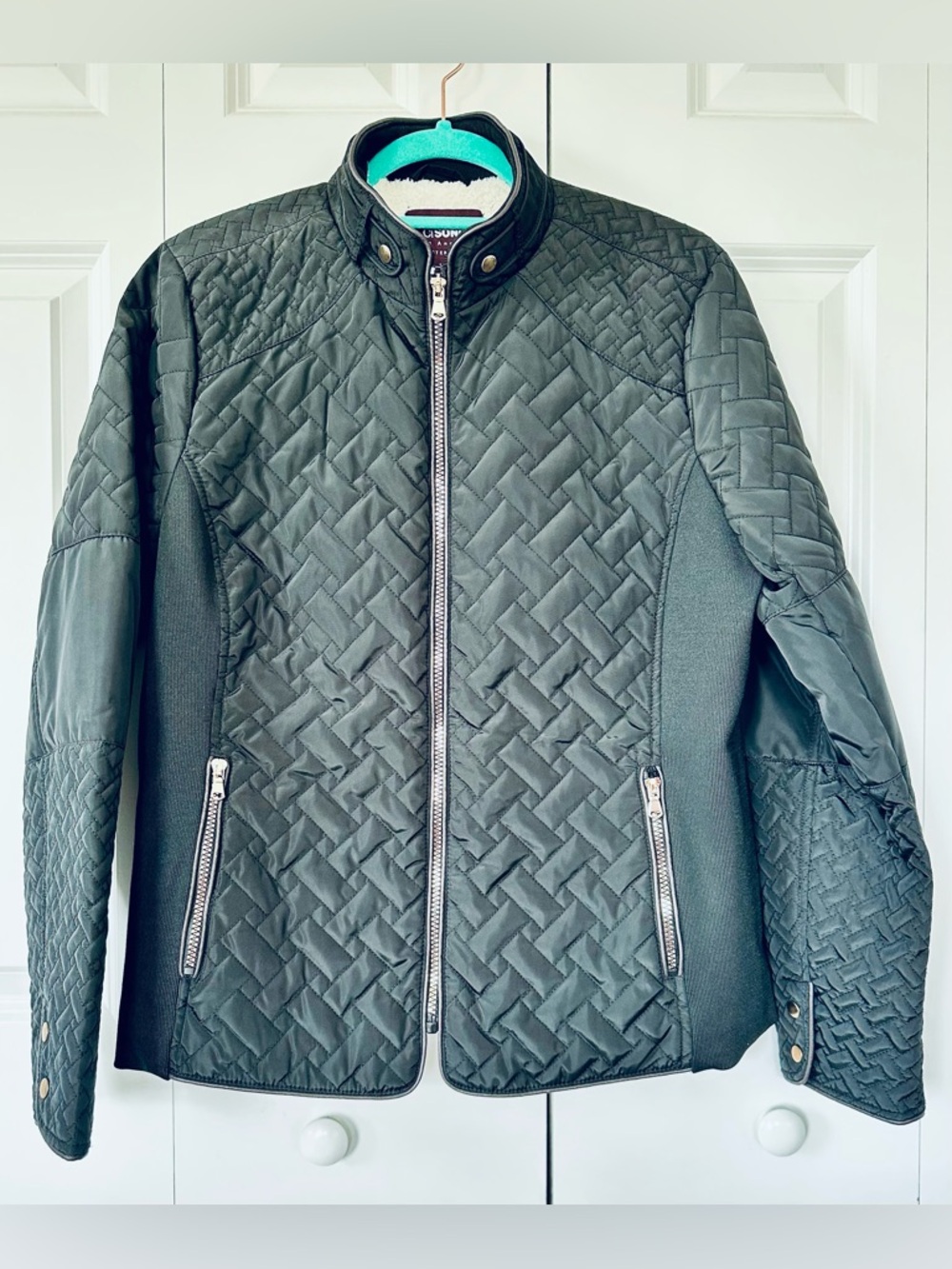 Ci Sono Black Quilted Jacket with Cream Sherpa Collar and Gold Zipper